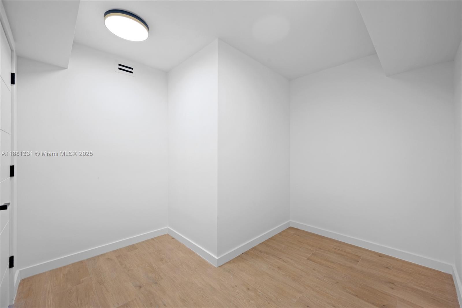 TURNBERRY ISLE CONDO - Residential Lease