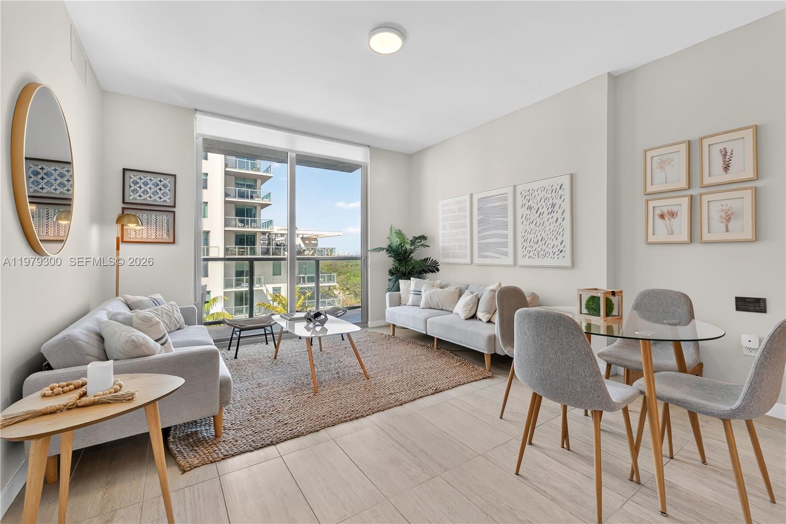 QUADRO CONDO - Residential