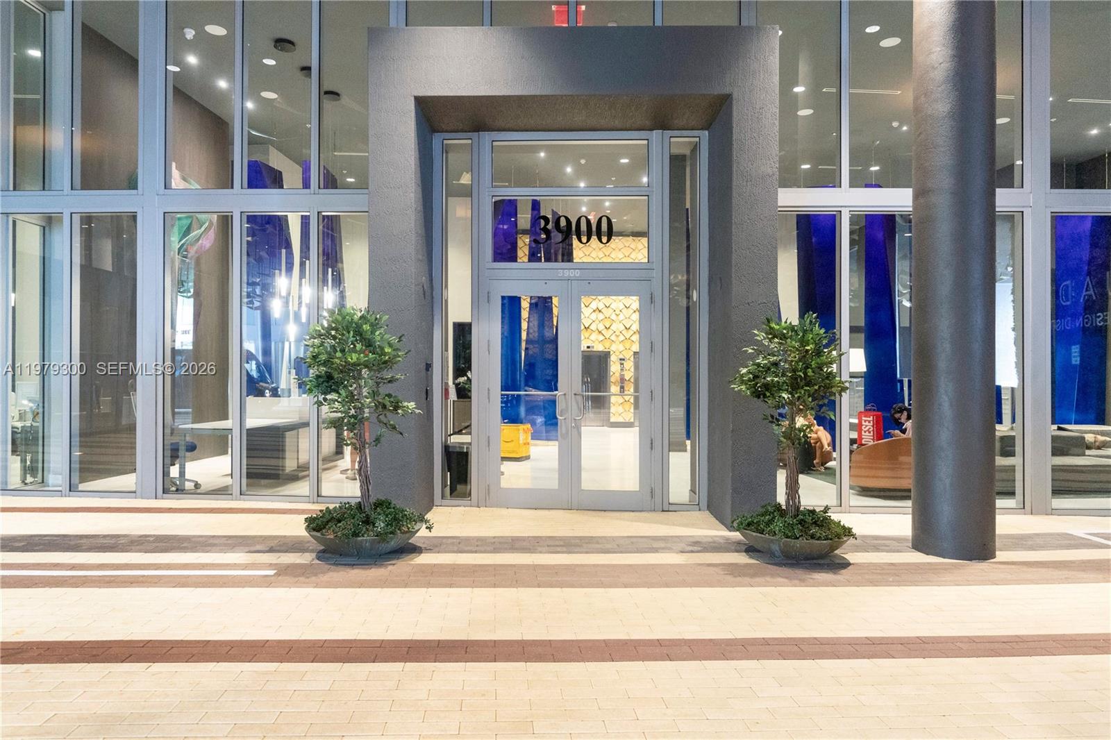 QUADRO CONDO - Residential