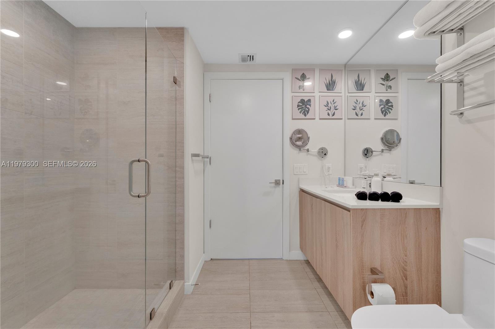 QUADRO CONDO - Residential