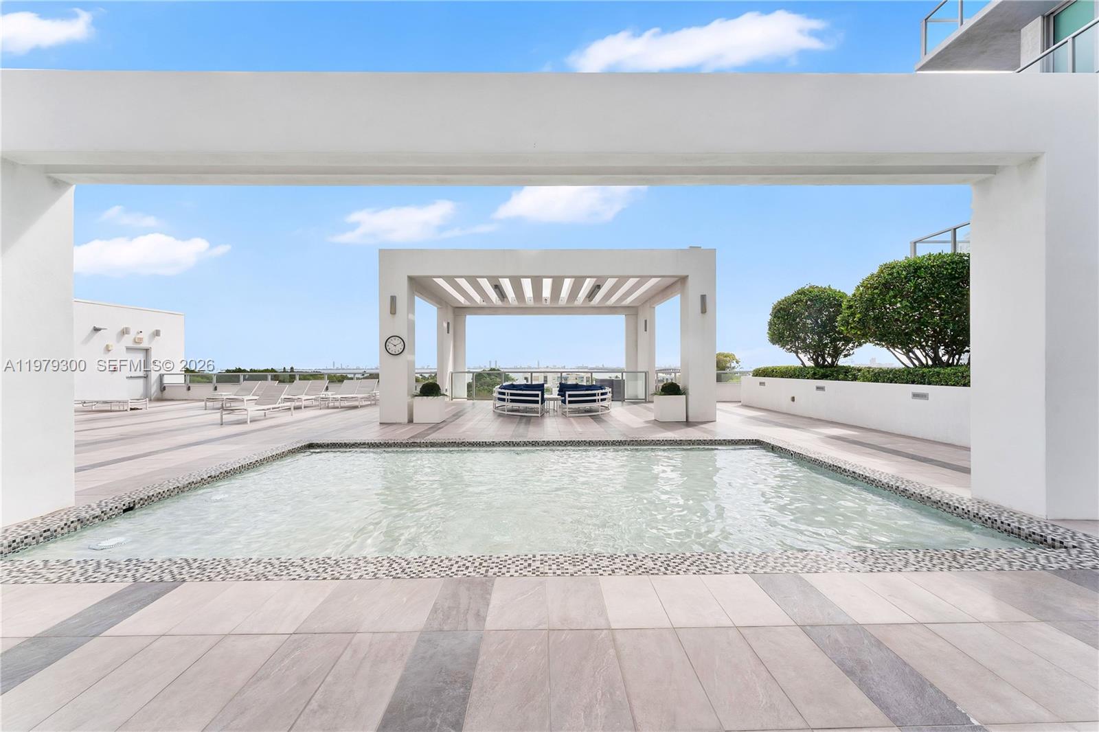 QUADRO CONDO - Residential