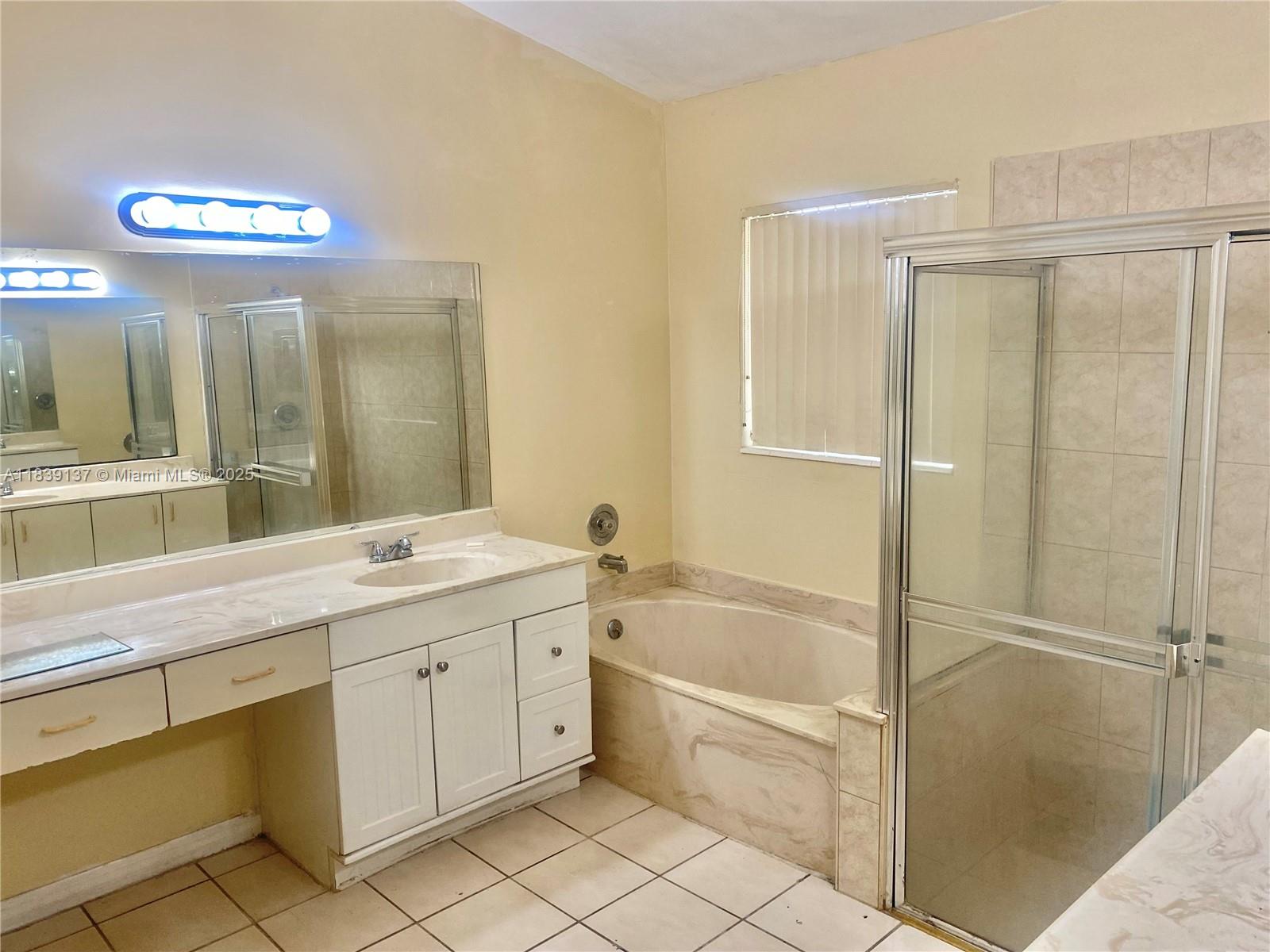 19303 NW 87th Ct Cir 19303