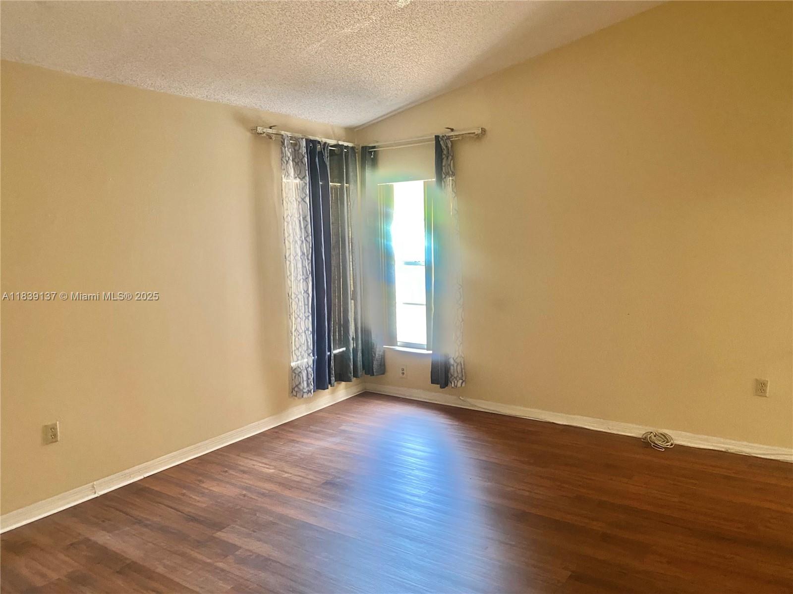 19303 NW 87th Ct Cir 19303