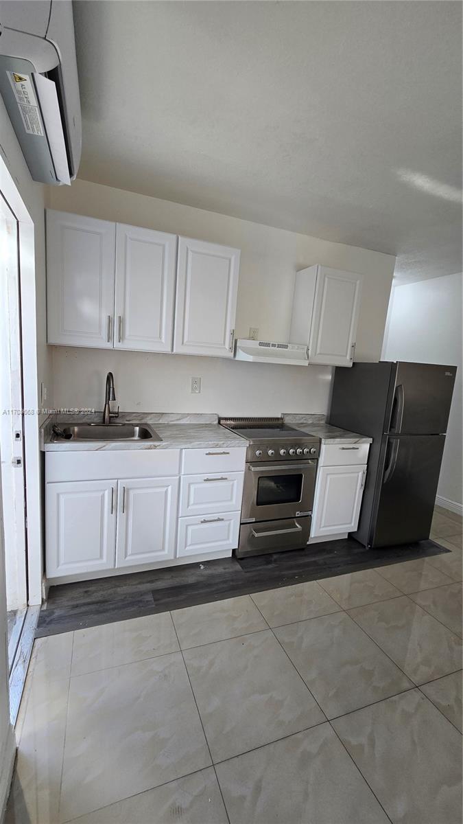This property is located perfectly in the heart of Miami. STUDIO Located only minutes to Wynwood, Little Havana, Midtown Miami, Downtown Miami, Design District, Edgewater, airport, calle 8, Marlins Stadium and much more.
independent entrance, ONLY one month and one security deposit