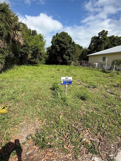Photo of 712 N 22nd St, Fort Pierce, FL 34950 (MLS # A11700574)