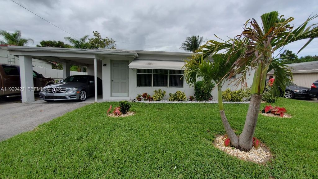 Photo of 221 NE 21st St, Pompano Beach, FL 33060 (MLS # A11929422)