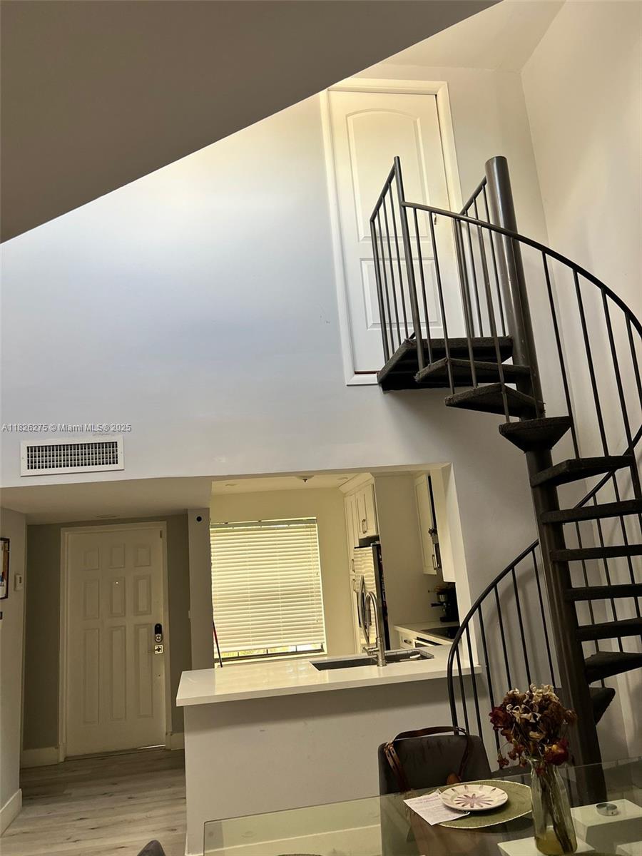 12922 SW 88th Ter B-206, Miami, FL, 33186/$349,999 4 12922 SW 88th Ter B-206