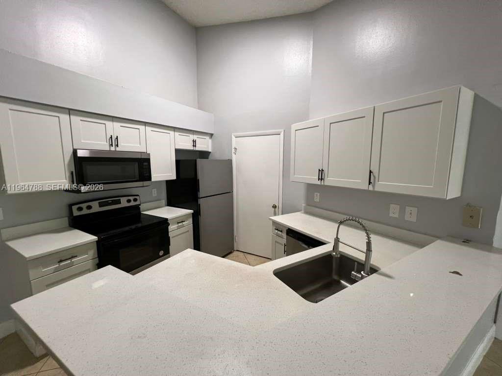 SUMMERBREEZE CONDO - Residential