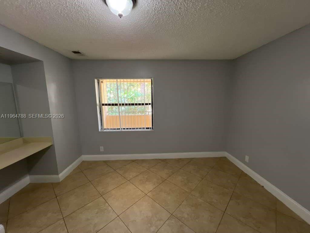 SUMMERBREEZE CONDO - Residential