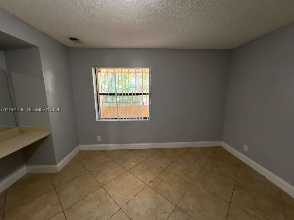 SUMMERBREEZE CONDO - Residential