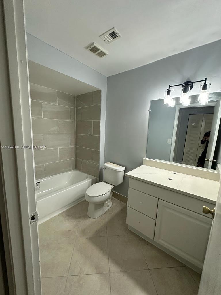 9999 Summerbreeze Dr 715, Sunrise, FL, 33322/$235,000 4 9999 Summerbreeze Dr 715