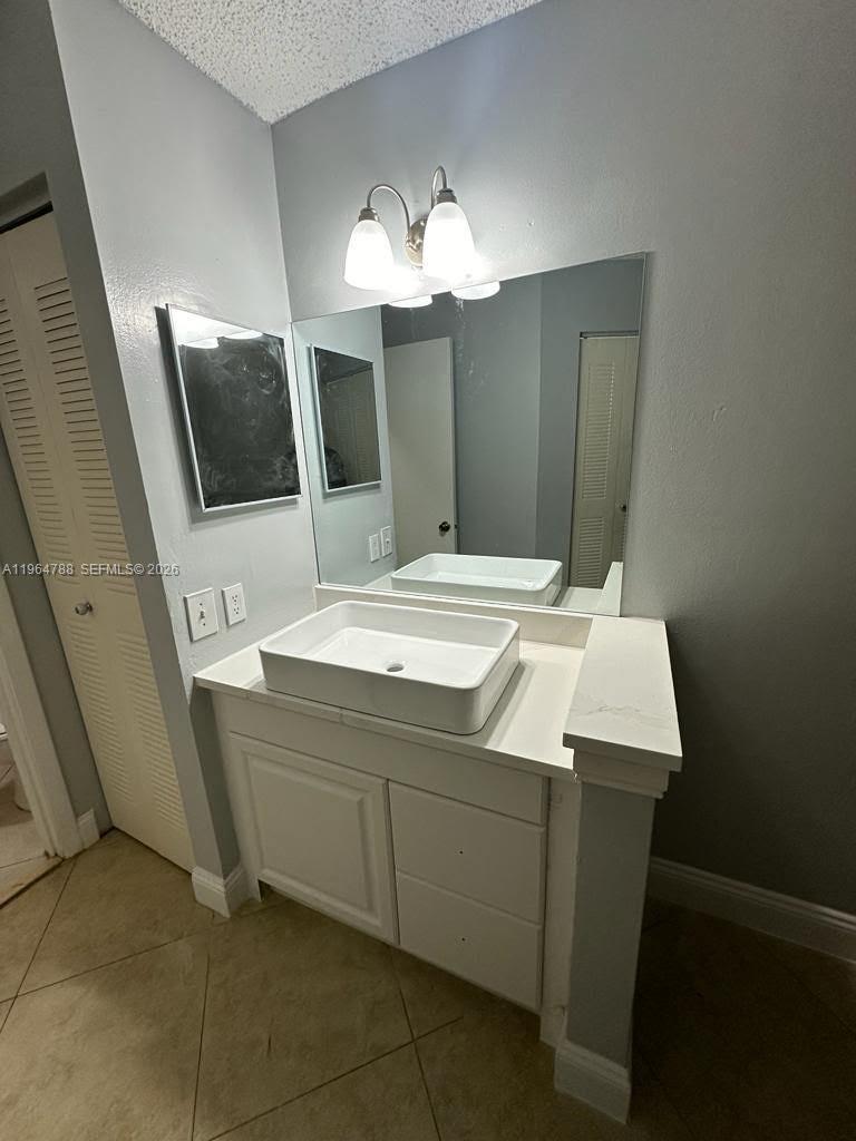 9999 Summerbreeze Dr 715, Sunrise, FL, 33322/$235,000 3 9999 Summerbreeze Dr 715