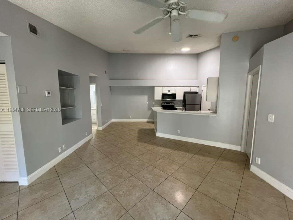 SUMMERBREEZE CONDO - Residential