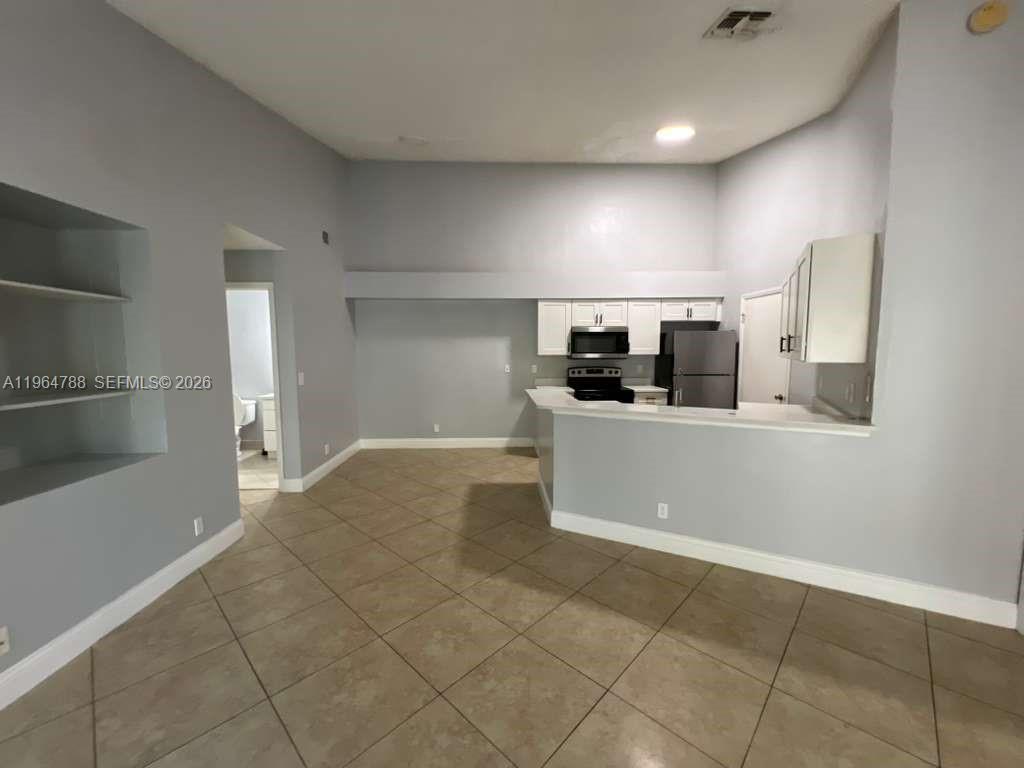 SUMMERBREEZE CONDO - Residential