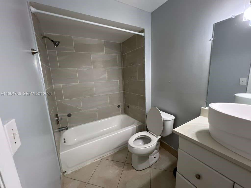 SUMMERBREEZE CONDO - Residential