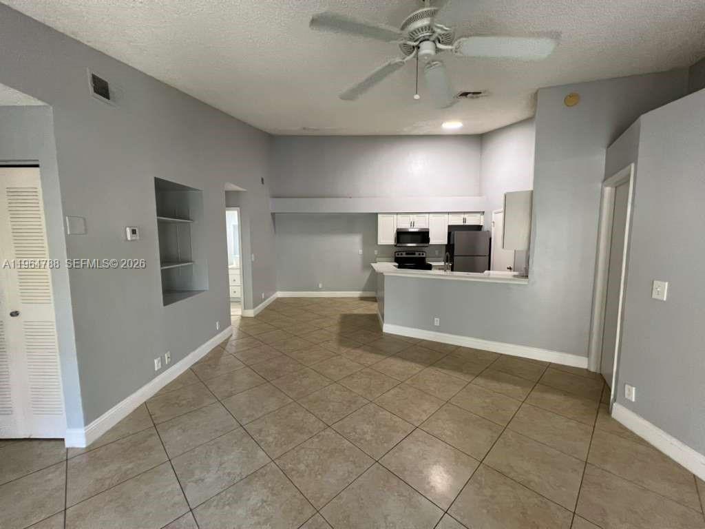 SUMMERBREEZE CONDO - Residential