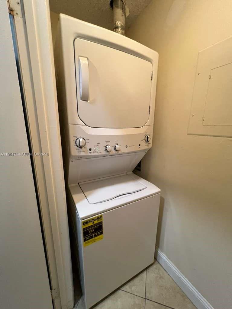 SUMMERBREEZE CONDO - Residential