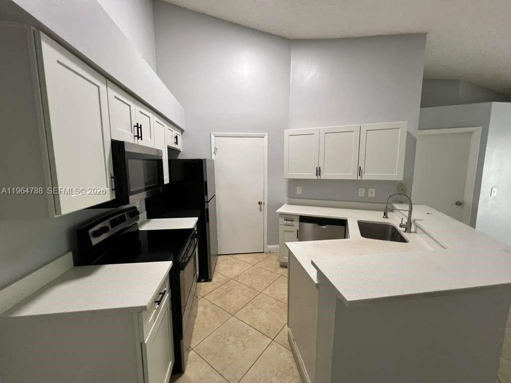 SUMMERBREEZE CONDO - Residential