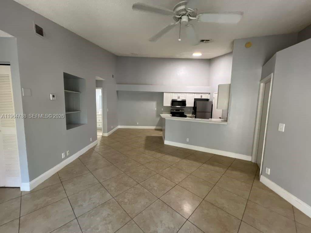 SUMMERBREEZE CONDO - Residential