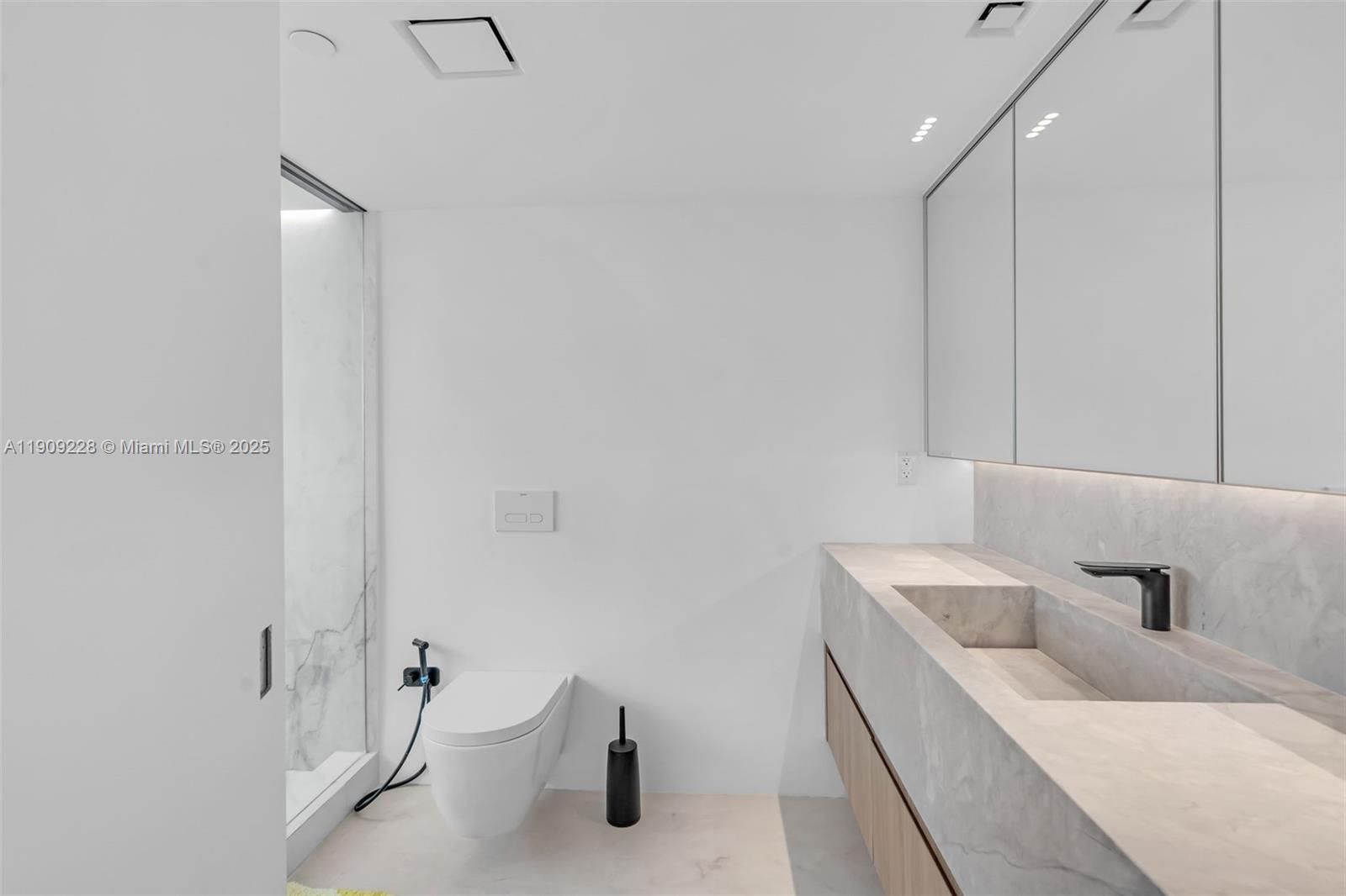 KING DAVID TOWERS CONDO - Residential Lease