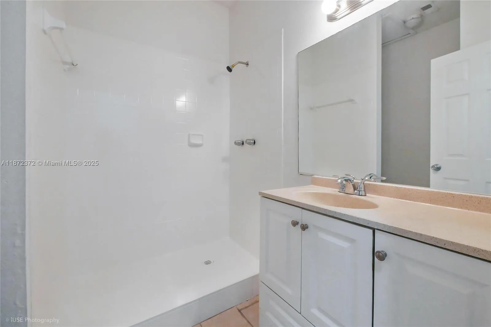 Pembroke Pines, Florida 33024, United States, 3 Bedrooms Bedrooms, ,2 BathroomsBathrooms,Residential,Active,203787