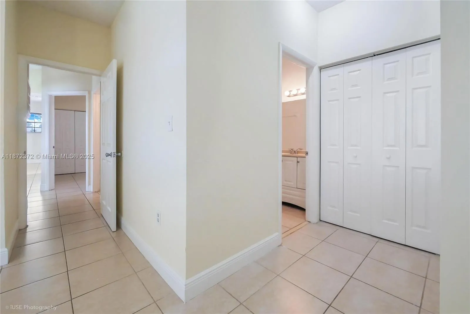 Pembroke Pines, Florida 33024, United States, 3 Bedrooms Bedrooms, ,2 BathroomsBathrooms,Residential,Active,203787