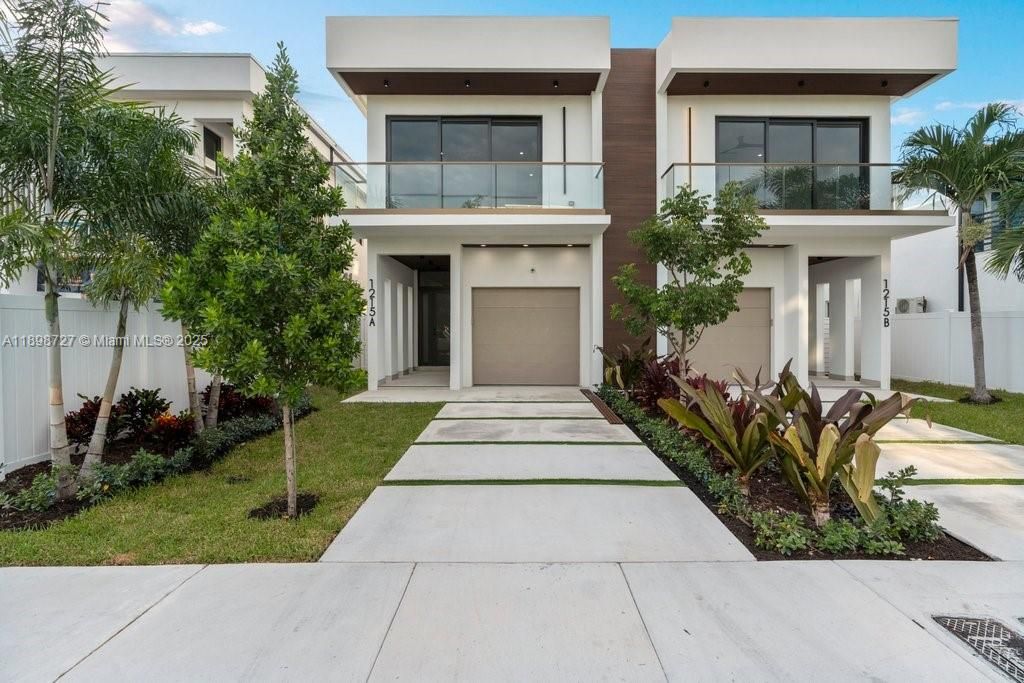 Photo of 1215 NE 11th Ave #B, Fort Lauderdale, FL 33304 (MLS # A11898727)