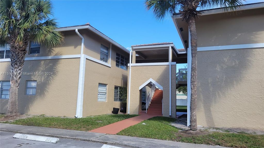 Photo of 823 Twin Lakes Dr #31-G, Coral Springs, FL 33071 (MLS # A11516948)