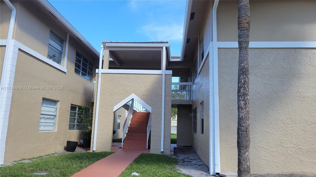Photo of 823 Twin Lakes Dr #31-G, Coral Springs, FL 33071 (MLS # A11516948)