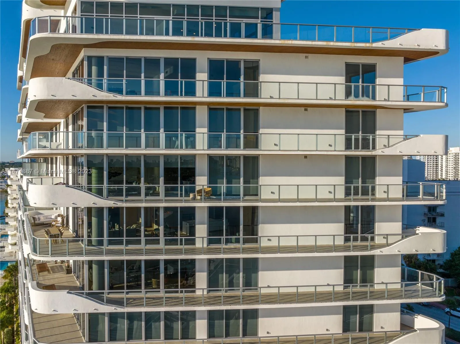 Miami Beach, Florida 33141, United States, 3 Bedrooms Bedrooms, ,4 BathroomsBathrooms,Residential,Active,69524