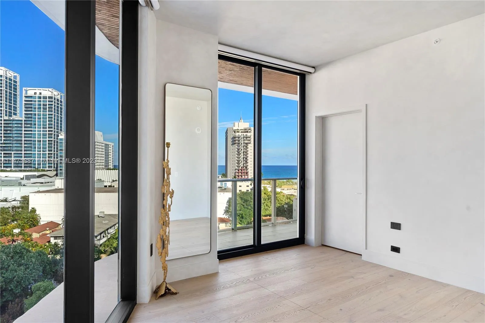 Miami Beach, Florida 33141, United States, 3 Bedrooms Bedrooms, ,4 BathroomsBathrooms,Residential,Active,69524