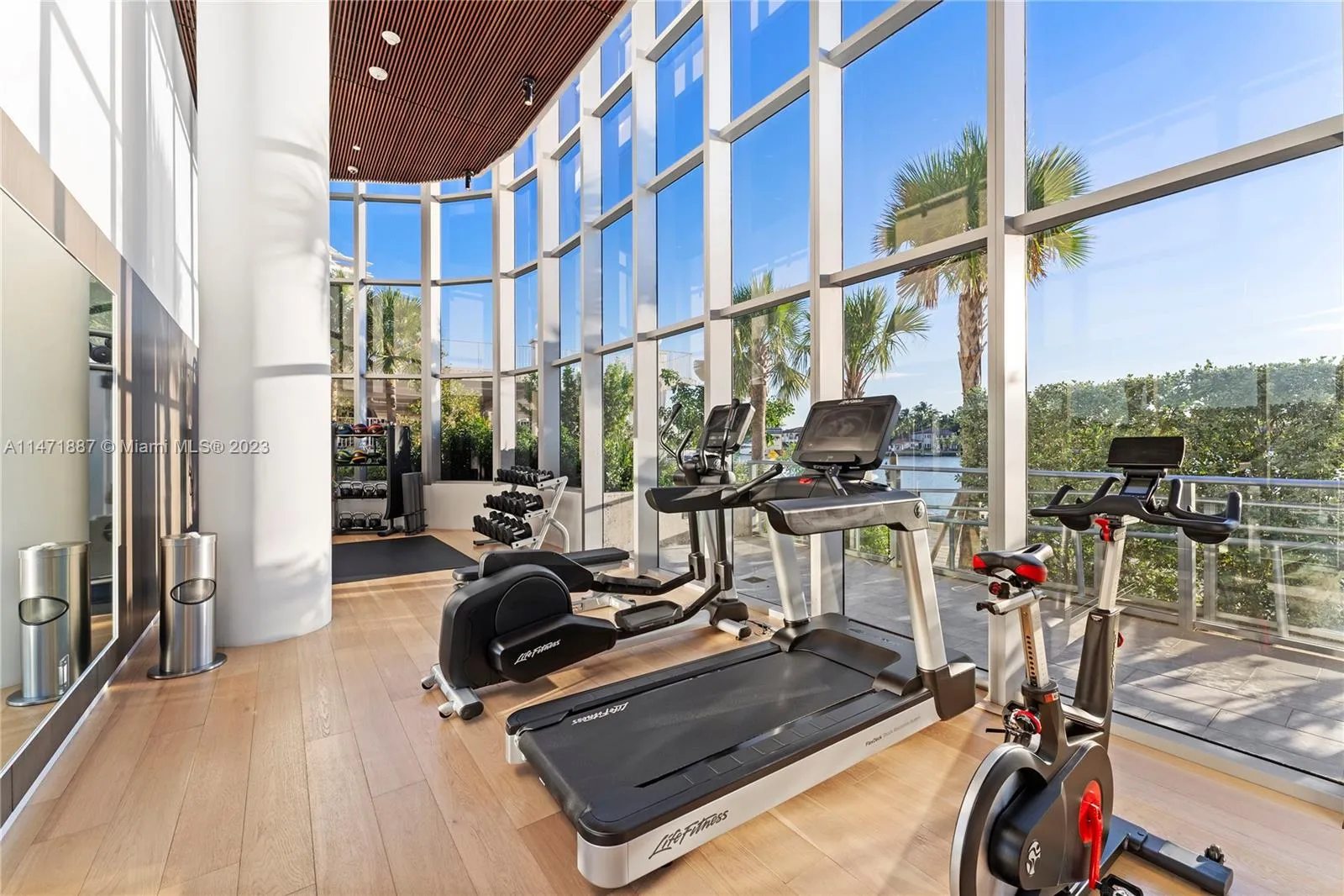 Miami Beach, Florida 33141, United States, 3 Bedrooms Bedrooms, ,4 BathroomsBathrooms,Residential,Active,69524