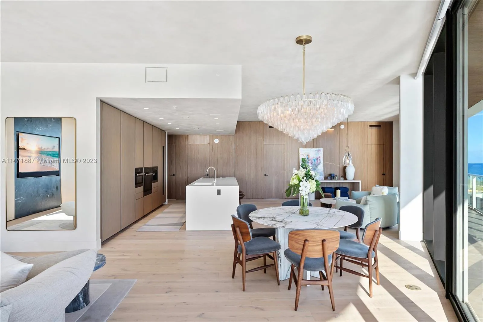 Miami Beach, Florida 33141, United States, 3 Bedrooms Bedrooms, ,4 BathroomsBathrooms,Residential,Active,69524