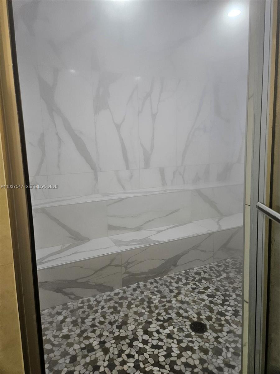 AVENTURA MARINA CONDO NUM - Residential