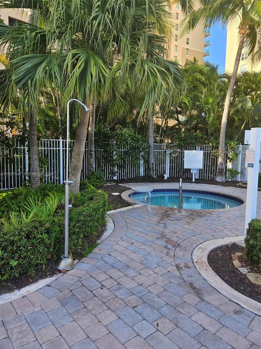 AVENTURA MARINA CONDO NUM - Residential