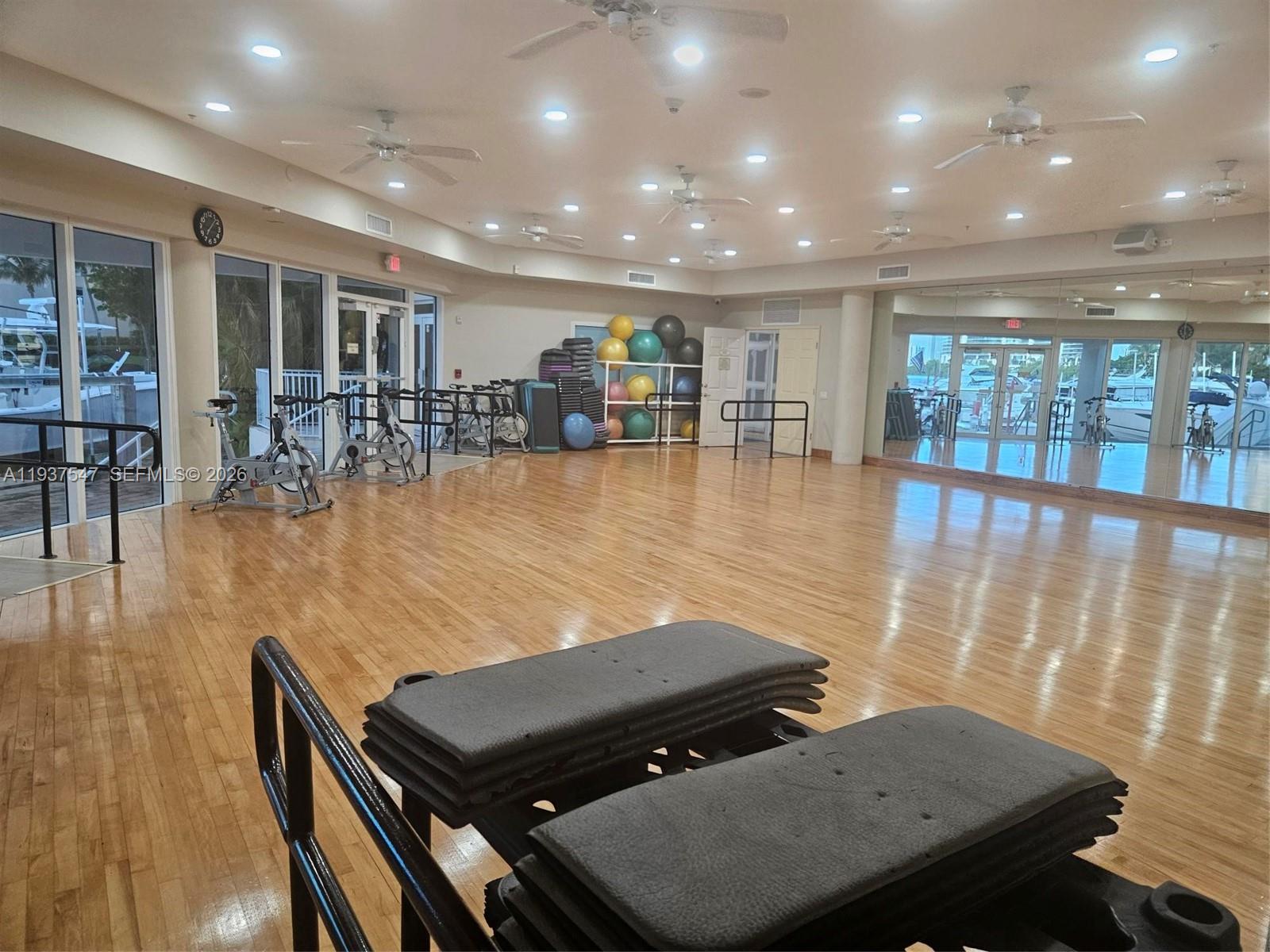 AVENTURA MARINA CONDO NUM - Residential