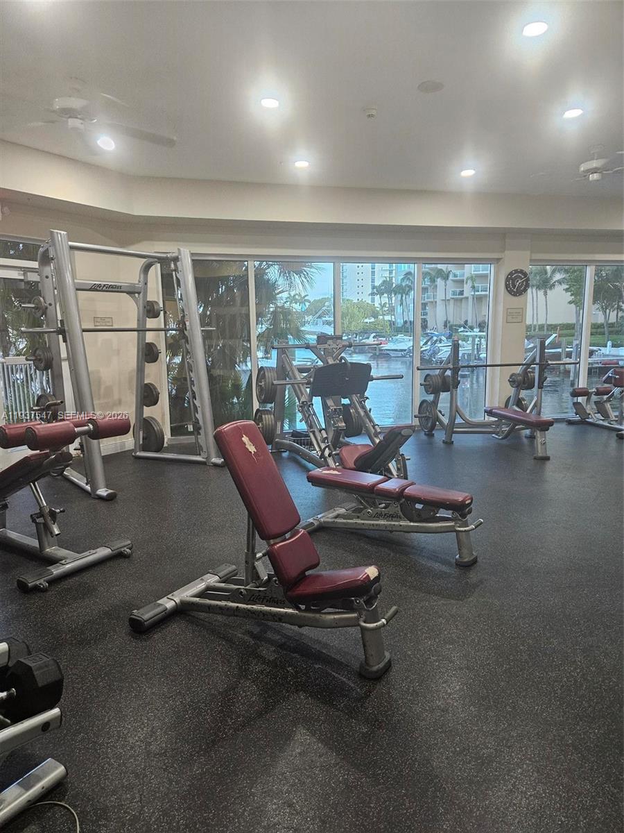 AVENTURA MARINA CONDO NUM - Residential