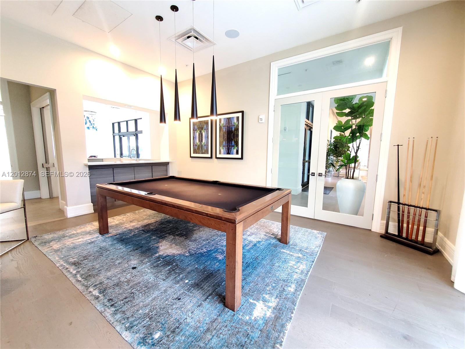 DOWNTOWN DORAL SOUTH PHAS - Residential