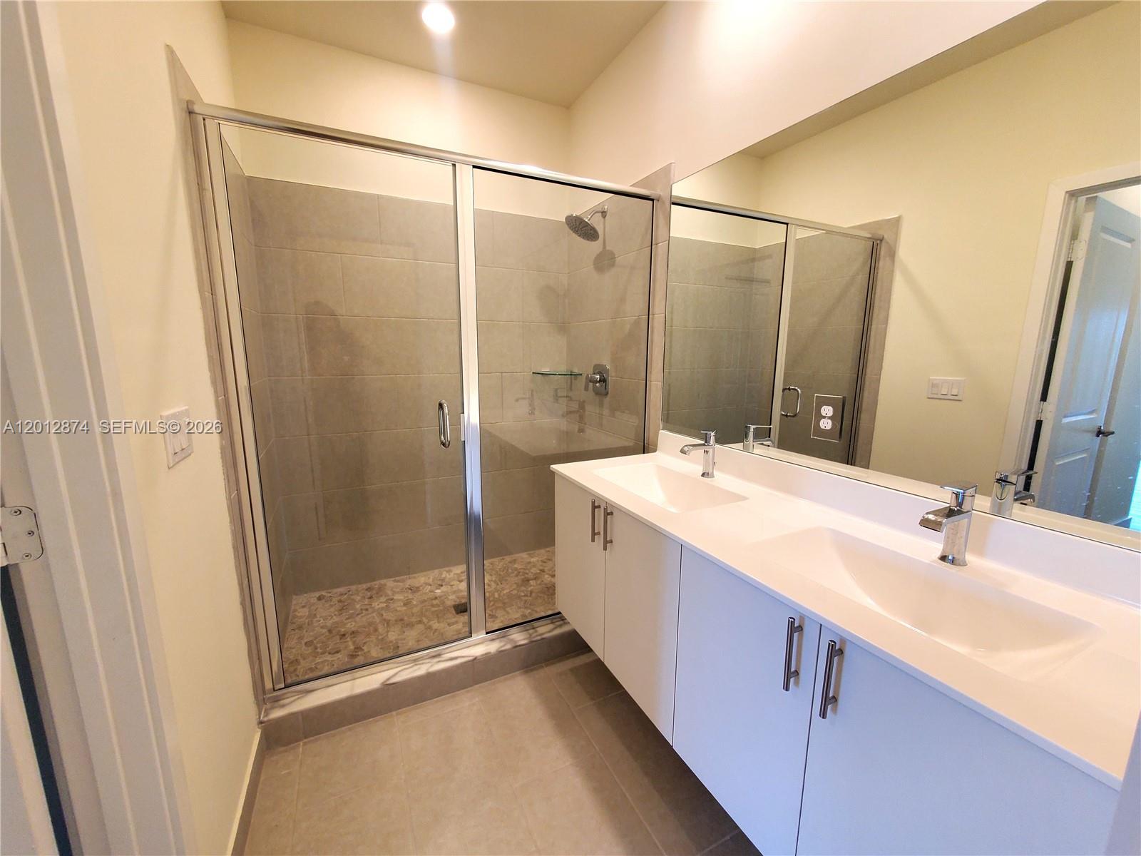 DOWNTOWN DORAL SOUTH PHAS - Residential