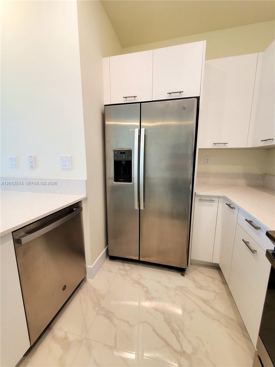 DOWNTOWN DORAL SOUTH PHAS - Residential