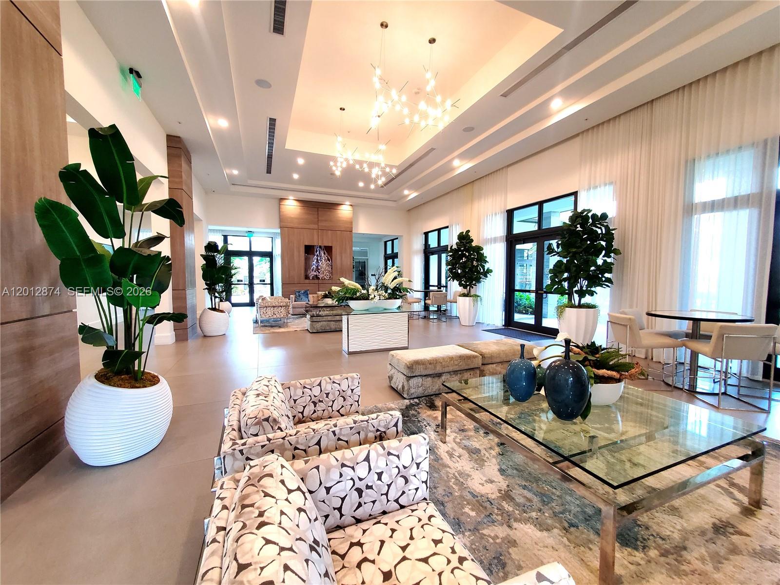 DOWNTOWN DORAL SOUTH PHAS - Residential