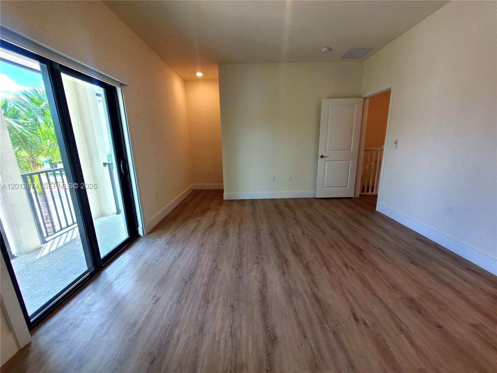 DOWNTOWN DORAL SOUTH PHAS - Residential