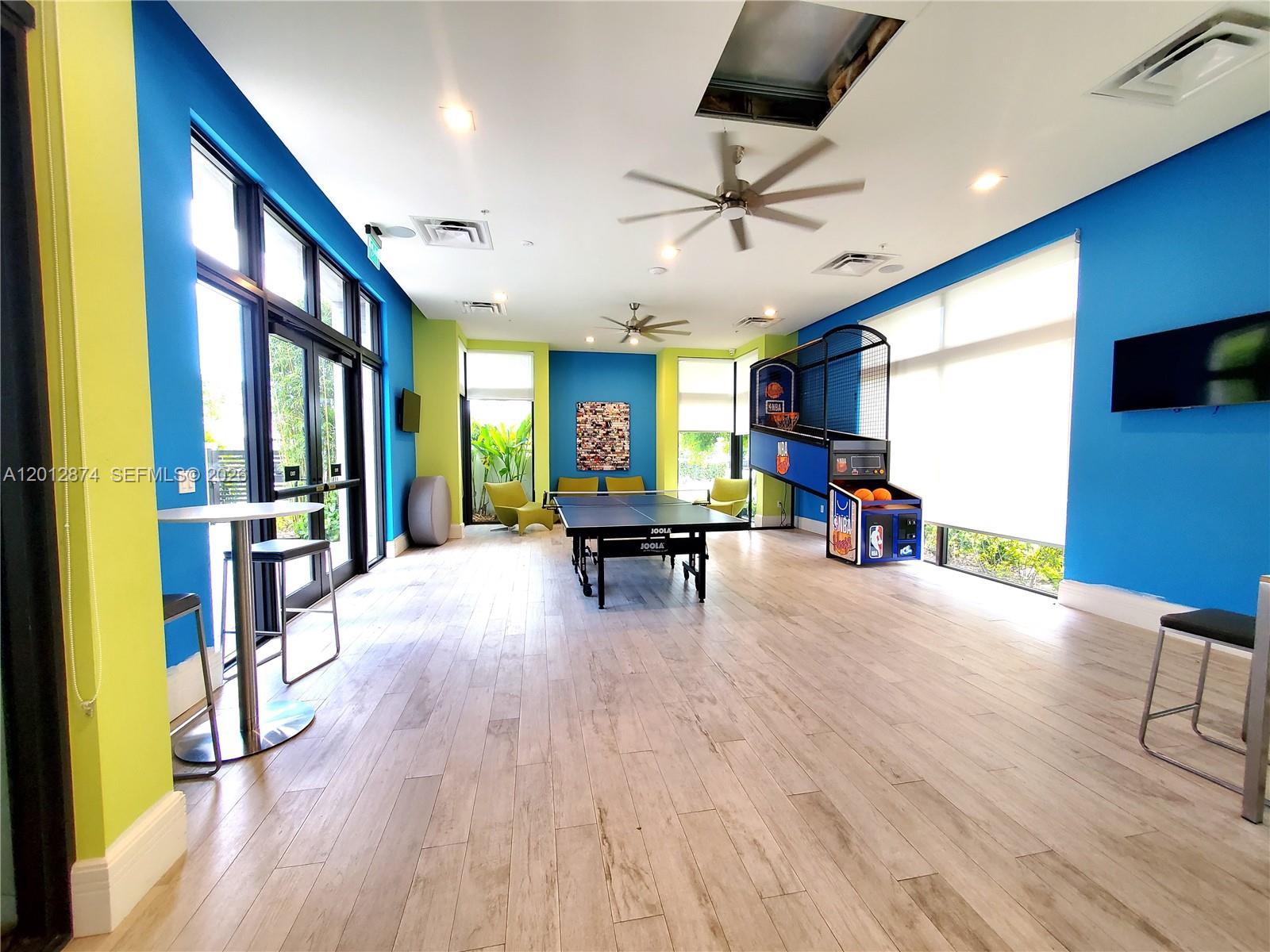 DOWNTOWN DORAL SOUTH PHAS - Residential