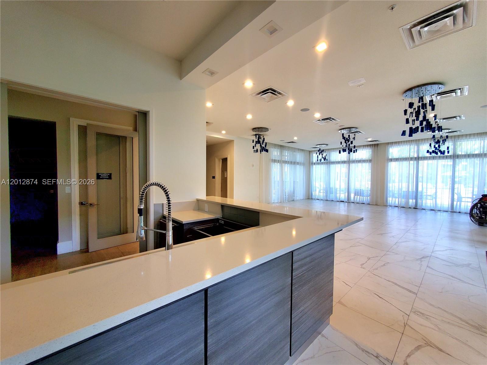 DOWNTOWN DORAL SOUTH PHAS - Residential
