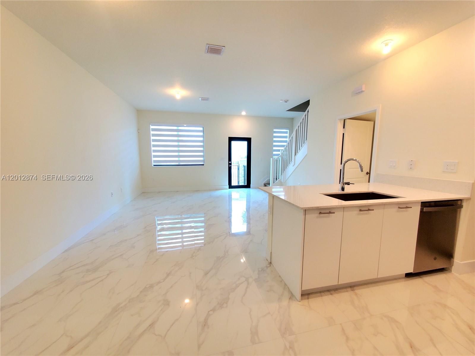 DOWNTOWN DORAL SOUTH PHAS - Residential