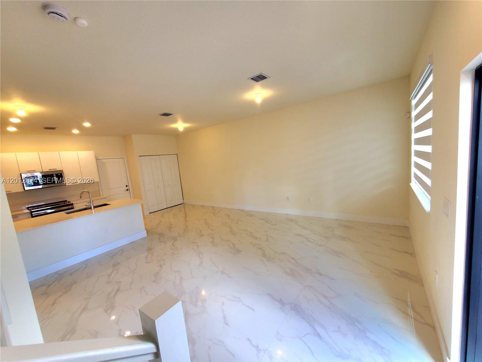 DOWNTOWN DORAL SOUTH PHAS - Residential