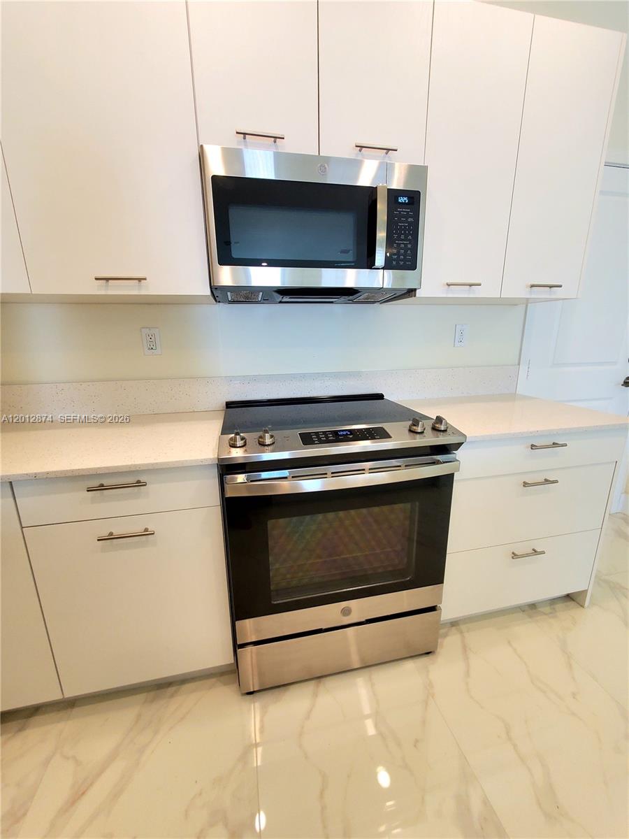 DOWNTOWN DORAL SOUTH PHAS - Residential
