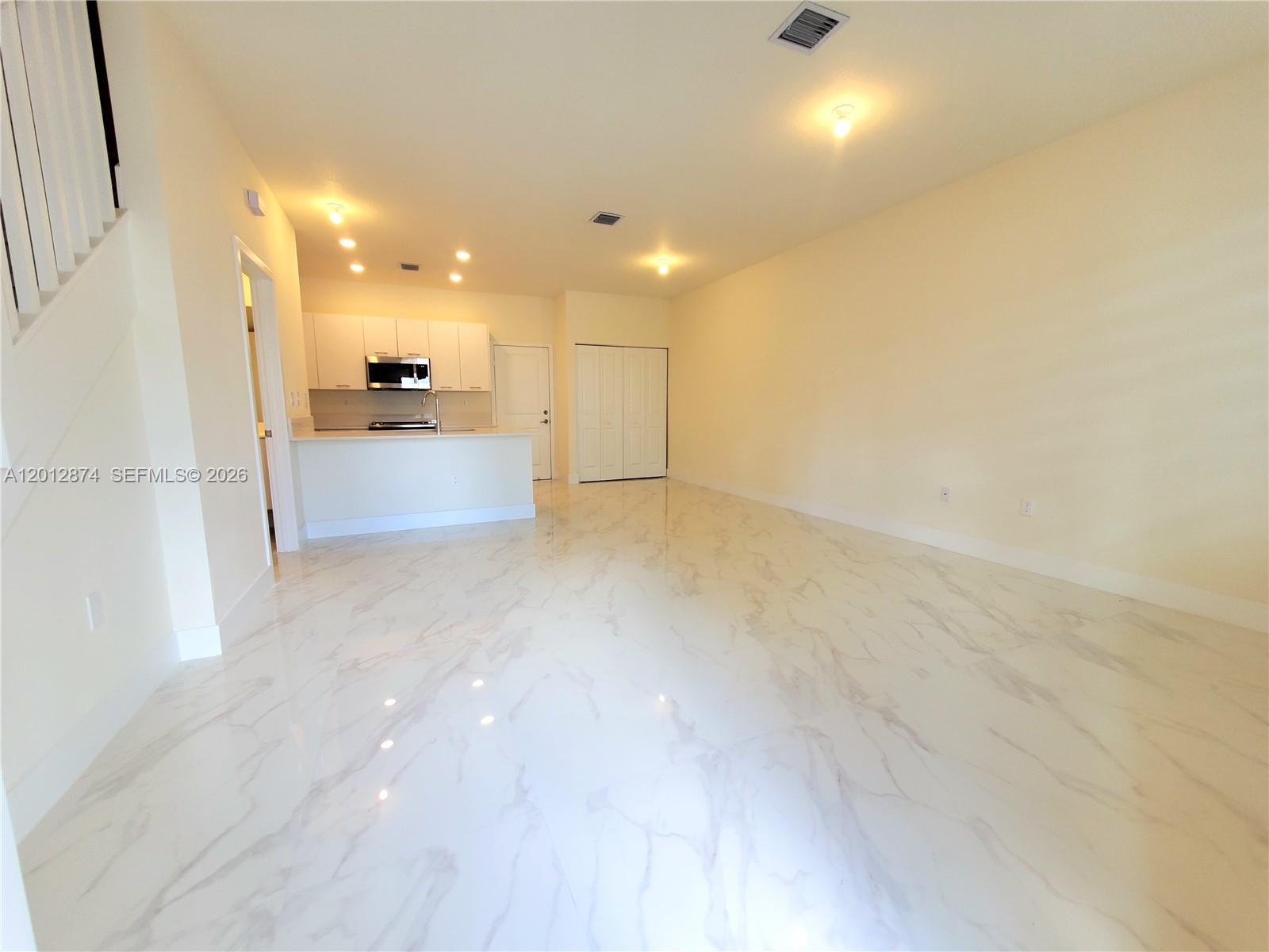 DOWNTOWN DORAL SOUTH PHAS - Residential