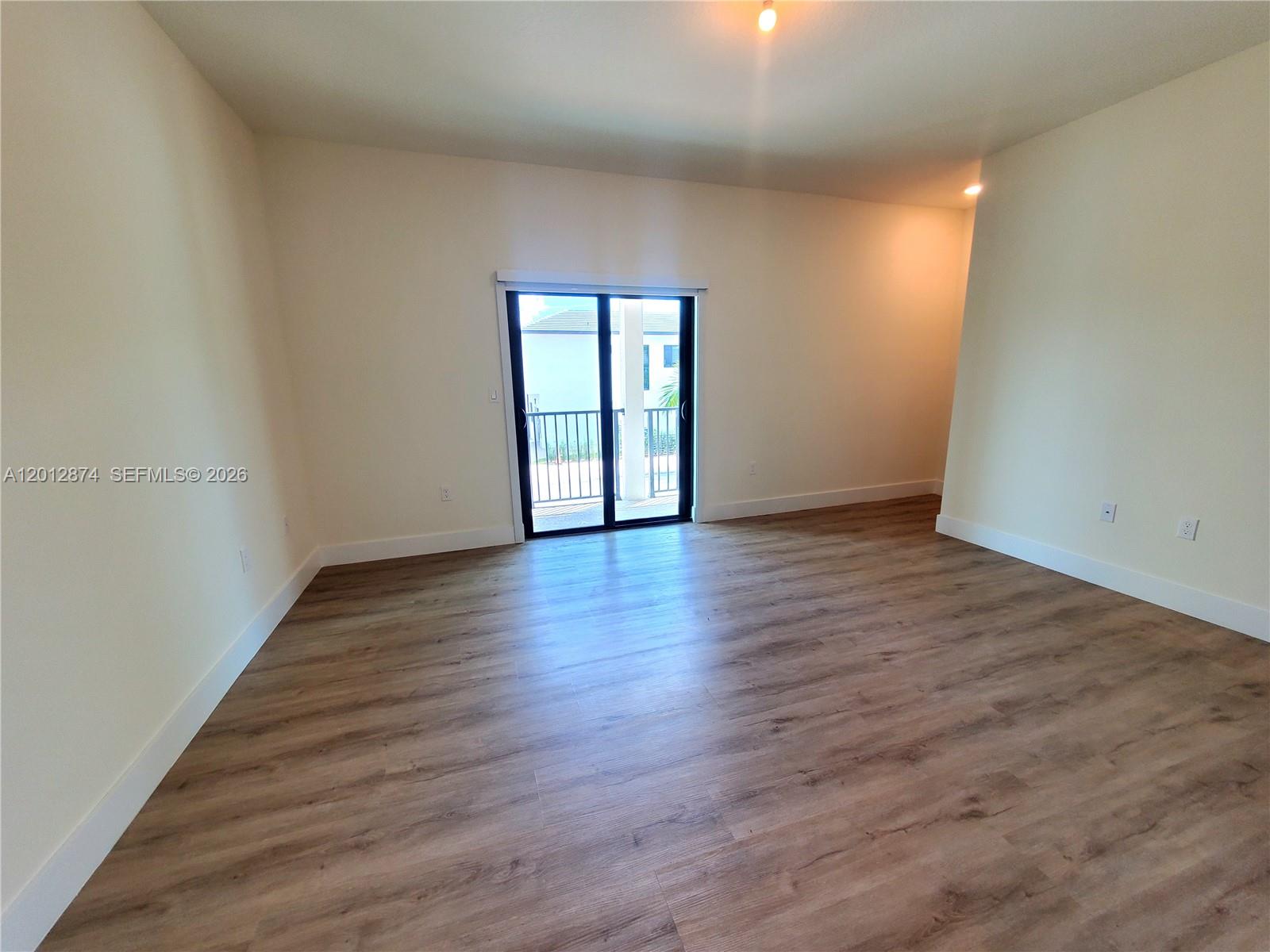 DOWNTOWN DORAL SOUTH PHAS - Residential