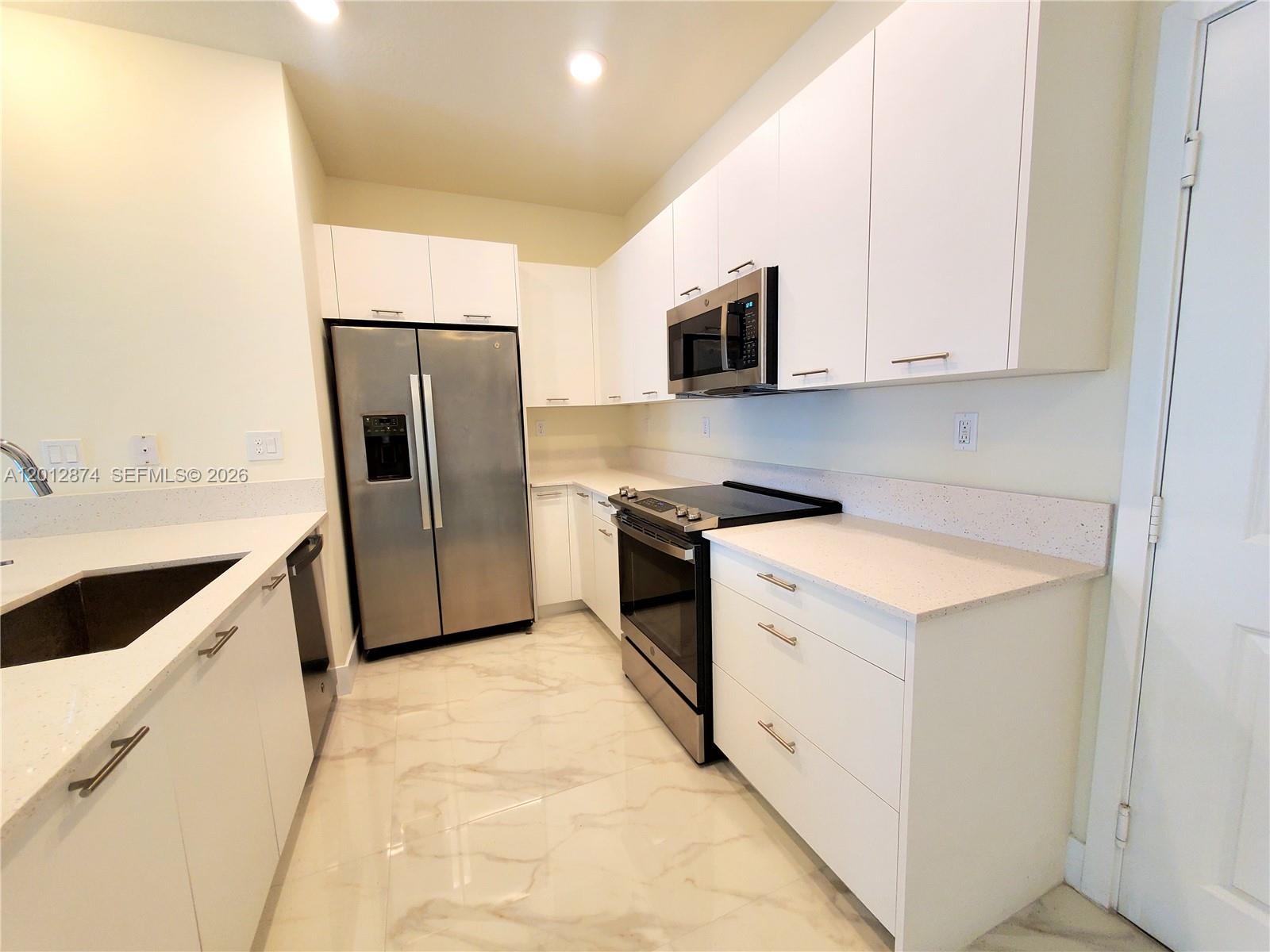 DOWNTOWN DORAL SOUTH PHAS - Residential